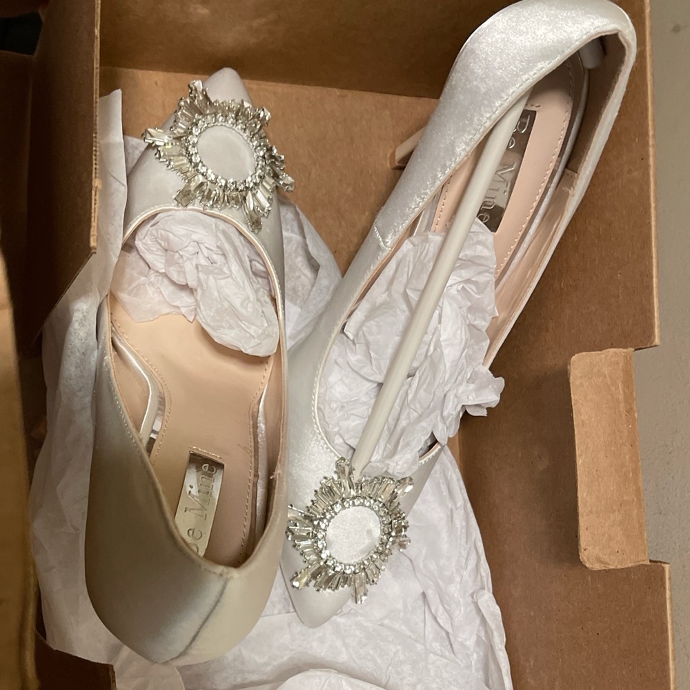 Elegant White Satin Women's Heels with Crystal Embellishments